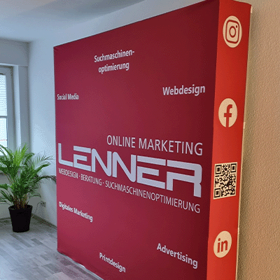 Messewand der Lenner Online Marketing Agentur für Webdesign, Social Media und SEO im Ruhrgebiet.